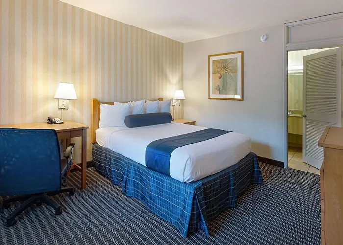 Travelodge By Wyndham Palm Springs