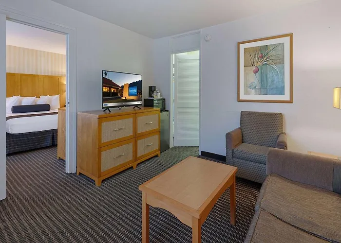 Travelodge By Wyndham Palm Springs